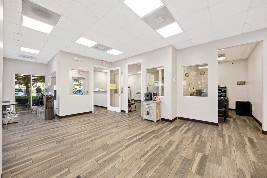 More Photos Of 1701 Pine Ridge Rd, Naples Auto Dealership For Sale
