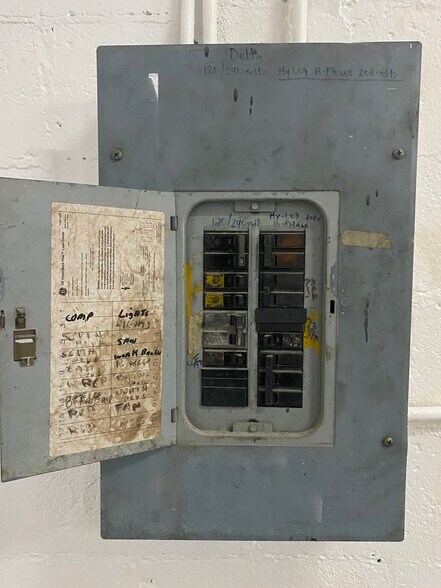 More Photos Of 5712 SW 25th St, West Park Warehouse For Lease