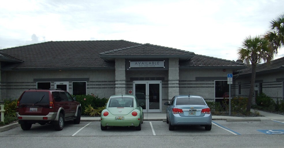 More Photos Of 7345 Professional Pky, Lakewood Ranch Medical For Lease