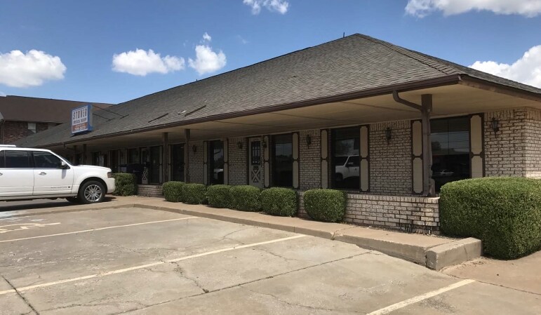 More Photos Of 10400 S Pennsylvania Ave, Oklahoma City Office For Sale