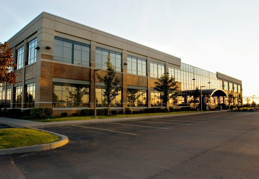 More Photos Of 600 Airborne Pky, Cheektowaga Unknown For Lease