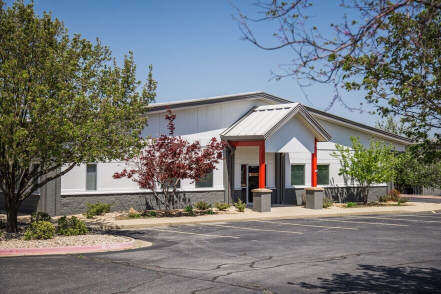 More Photos Of 2701 SE Otis Corley Dr, Bentonville Unknown For Lease
