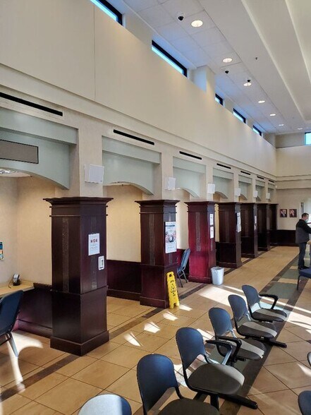 More Photos Of 4750 S Garnett Rd, Tulsa Office For Sale