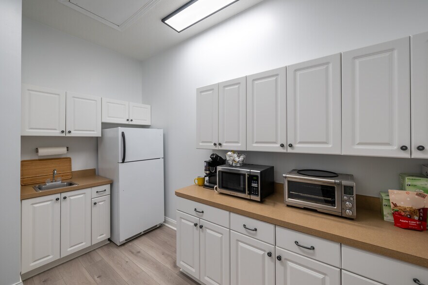 More Photos Of 236 Canal Blvd, Ponte Vedra Beach Medical For Sale