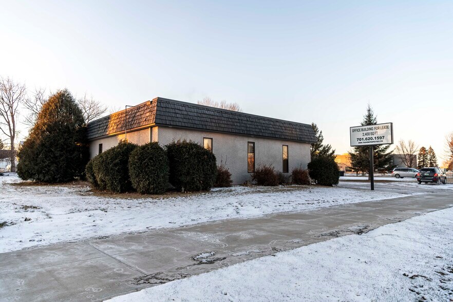 More Photos Of 1119 N 42nd St, Grand Forks Office For Lease