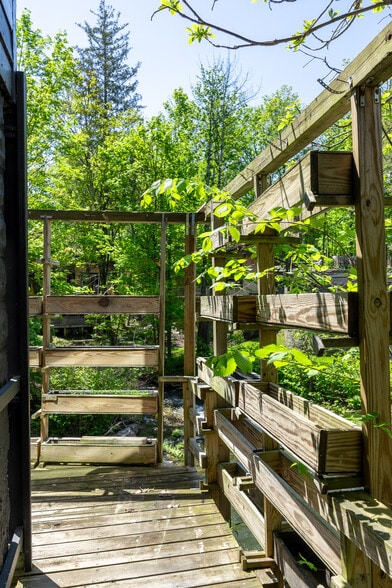 More Photos Of 8 Tannery Brook Rd, Woodstock Specialty For Sale