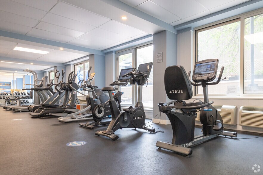 More Photos Of 170 E 87th St, New York Apartments For Lease