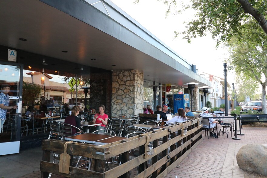 More Photos Of 24251 Main St, Santa Clarita General Retail For Lease