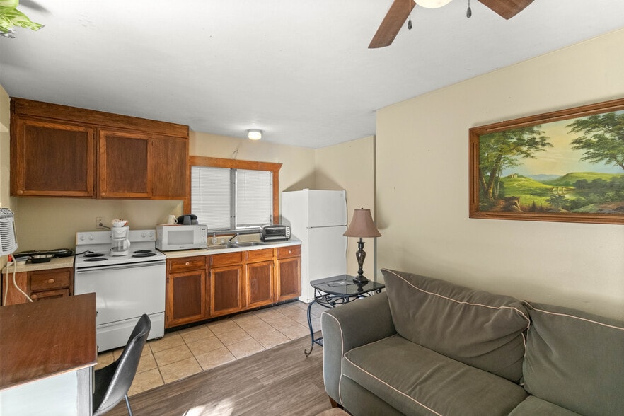 More Photos Of 6808 Lake Griffin Rd, Lady Lake Hotel For Sale