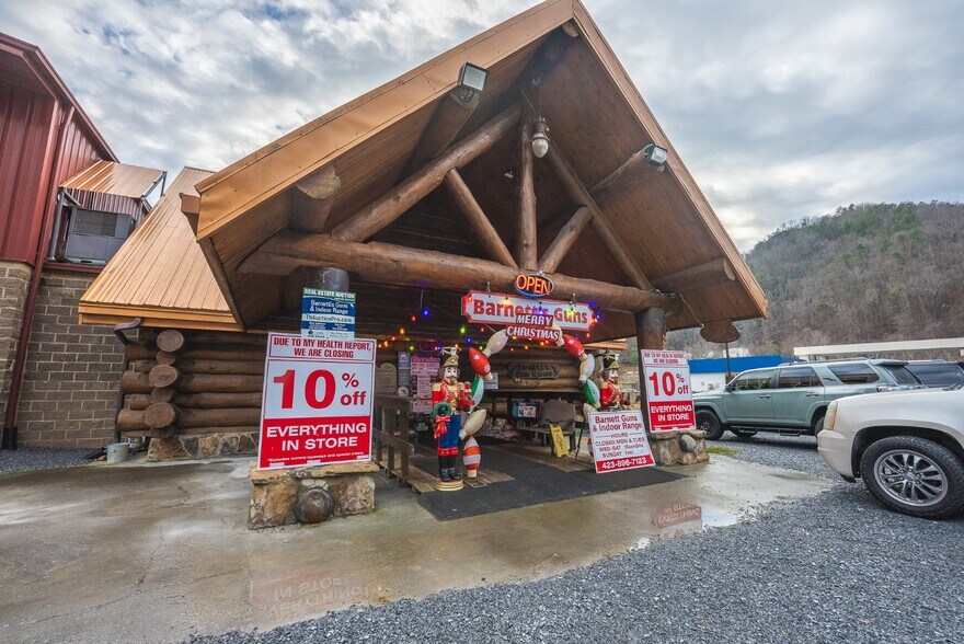 More Photos Of 118 First Ave, Hampton General Retail For Sale