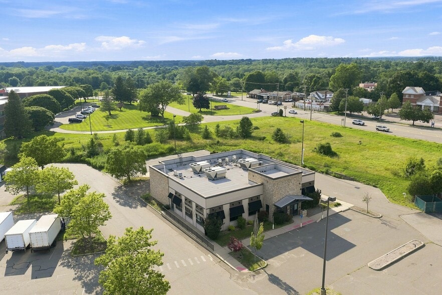 More Photos Of 726 W Center St, West Bridgewater Restaurant For Lease