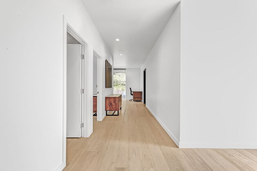 More Photos Of 2208 Lake Austin Blvd, Austin Office Residential For Sale