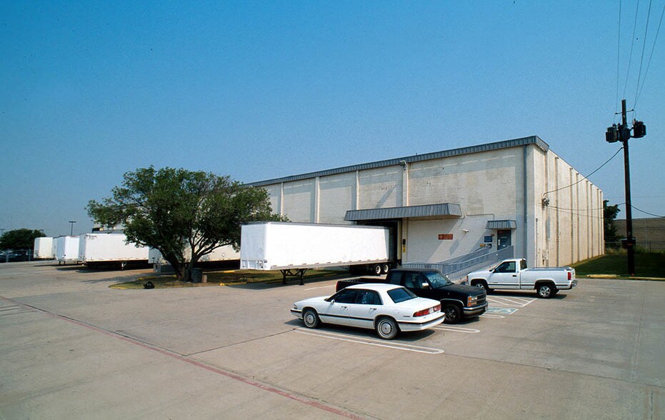 More Photos Of 2667-2677 Northaven Rd, Dallas Warehouse For Lease