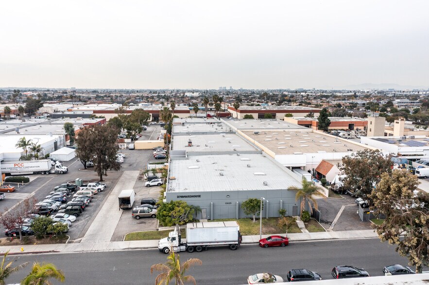 More Photos Of 13625 S Gramercy Pl, Gardena Warehouse For Lease