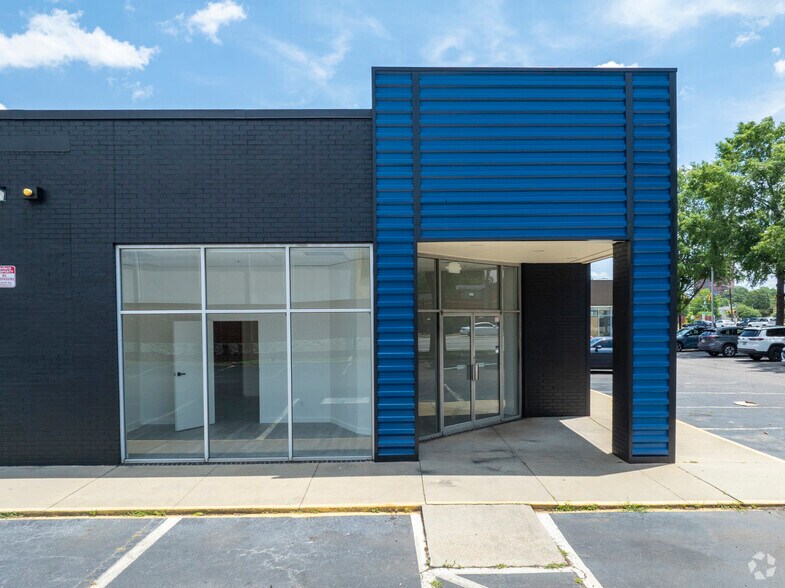 More Photos Of 2101 Main St, Columbia Freestanding For Lease