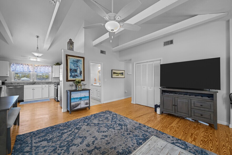 More Photos Of 574 Main St, Hyannis Storefront Retail Residential For Sale