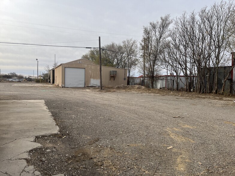 More Photos Of 1012 E Waylon Jennings Blvd, Littlefield Industrial For Sale