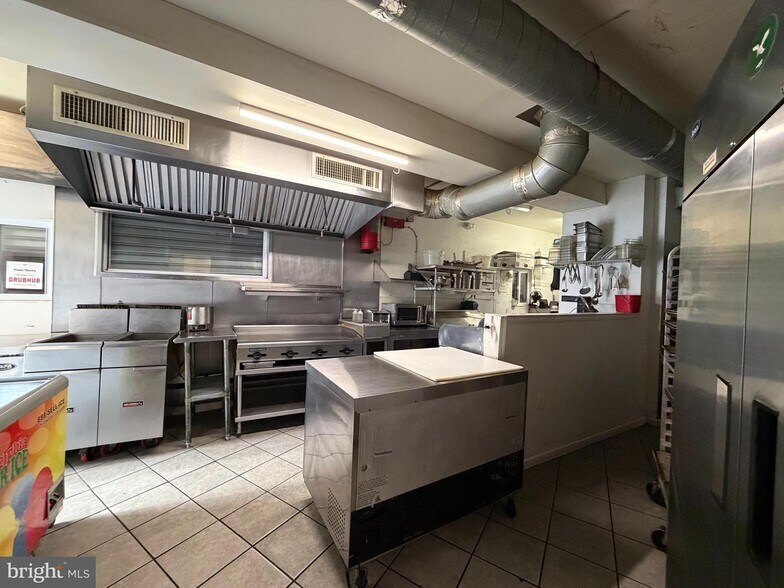 More Photos Of 2101 Reed St, Philadelphia Freestanding For Sale