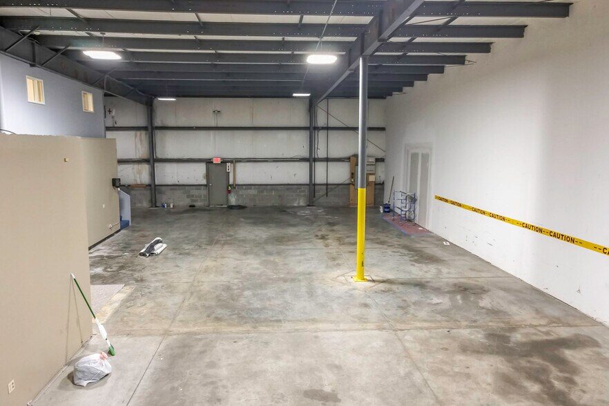 More Photos Of 2840 Mitthoeffer Pl, Indianapolis Warehouse For Sale