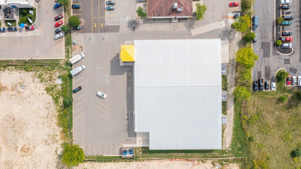 More Photos Of 8520 W Saginaw Hwy, Lansing Freestanding For Sale