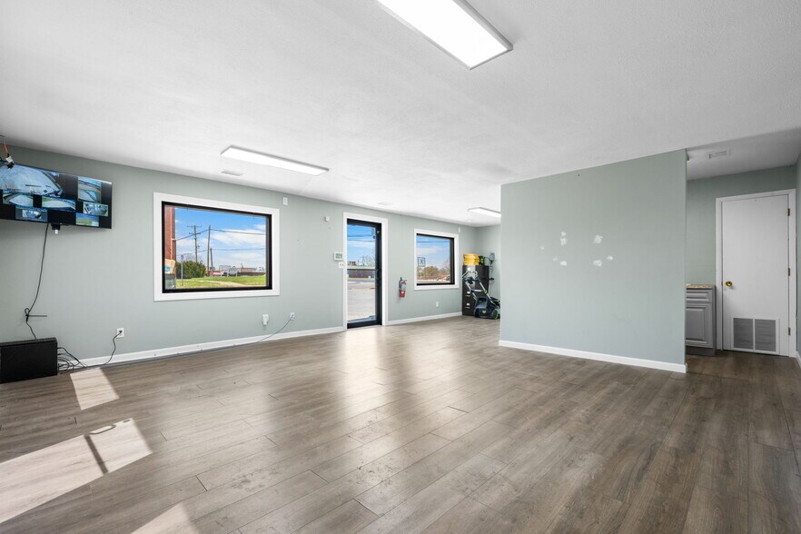 More Photos Of 121 13th St SW, Hickory Office For Sale