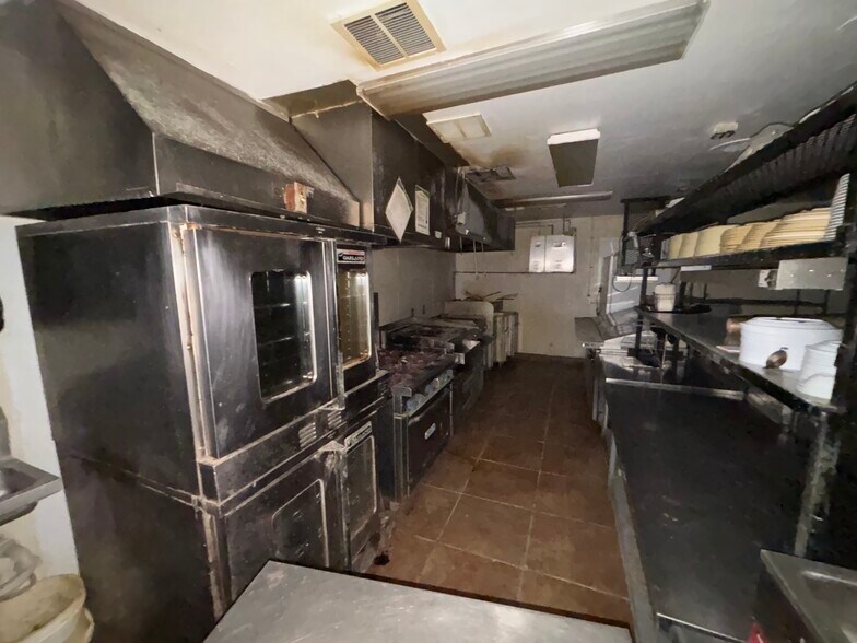 More Photos Of 607 4th St NW, Red Bay General Retail For Sale