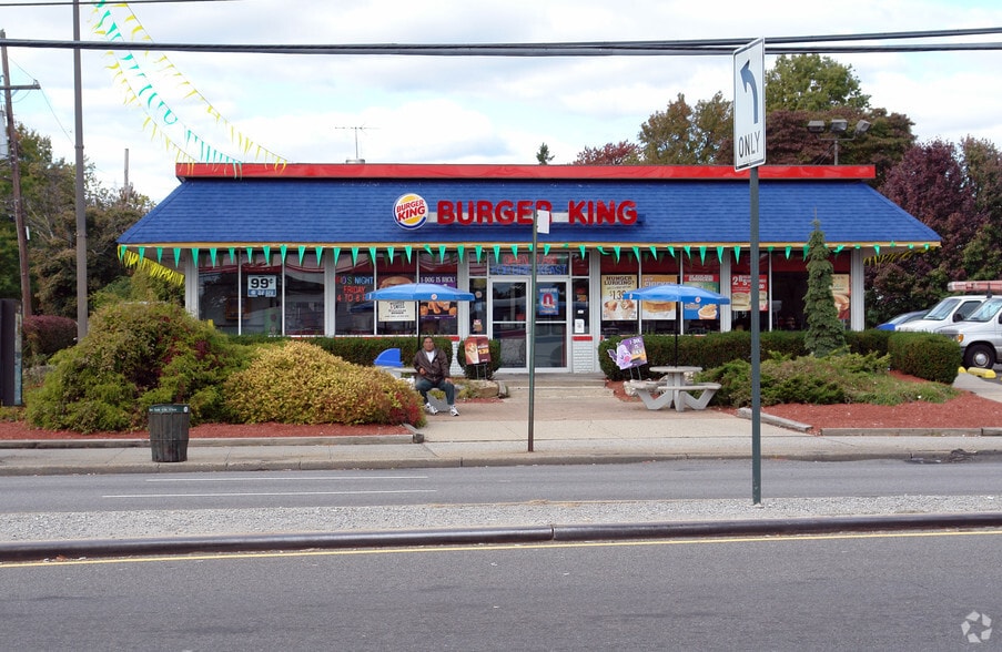 More Photos Of 1565 Hylan Blvd, Staten Island Fast Food For Lease