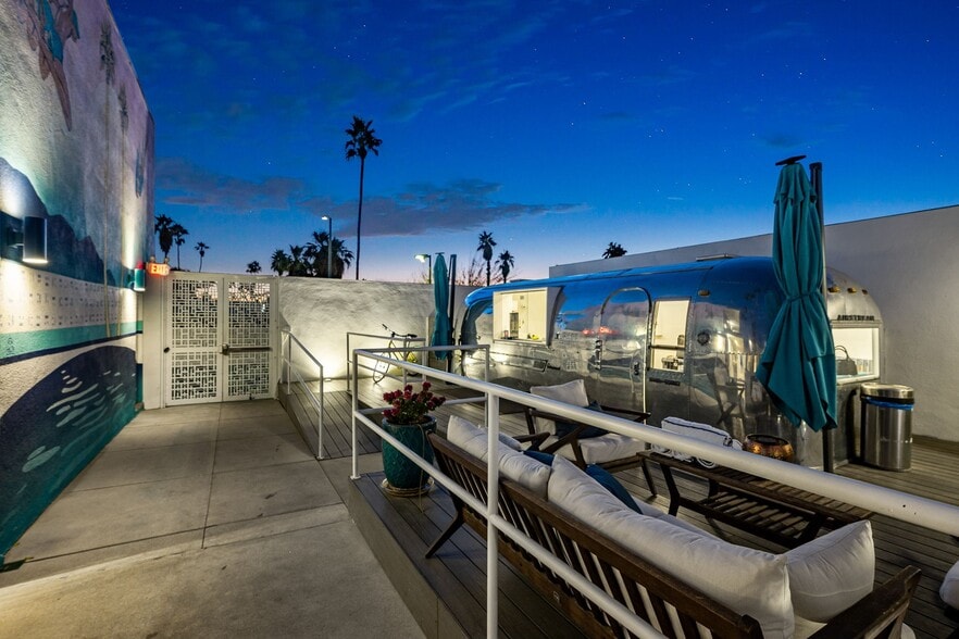 More Photos Of 1466 N Palm Canyon Dr, Palm Springs Hotel For Lease