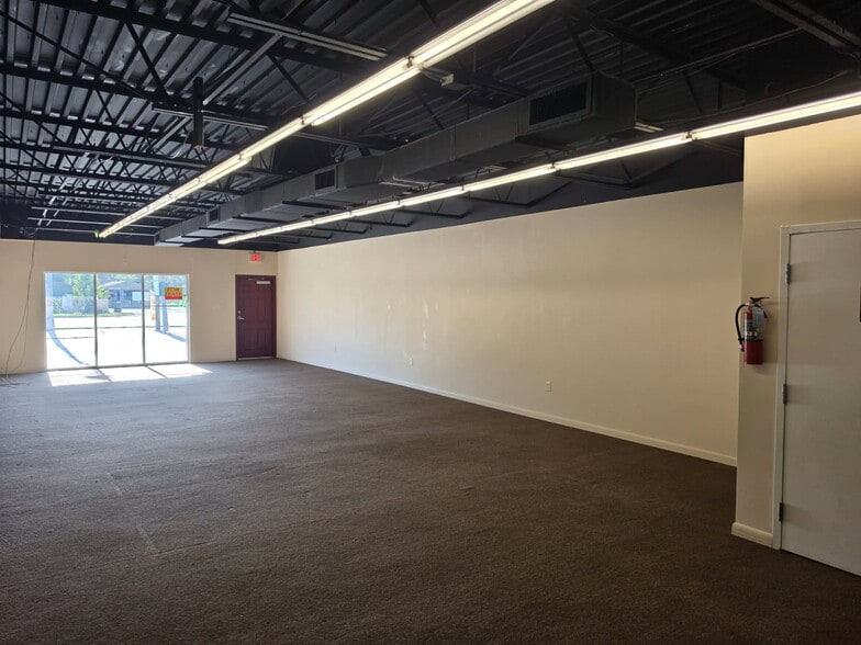 More Photos Of 12104-12108 N Nebraska Ave, Tampa Freestanding For Lease