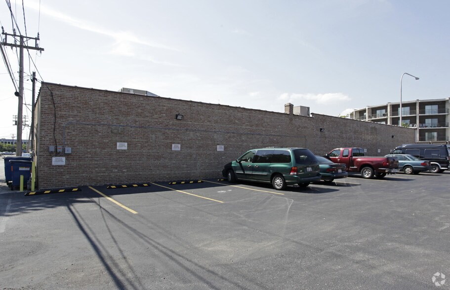 More Photos Of 3919-3925 W 95th St, Evergreen Park General Retail For Lease