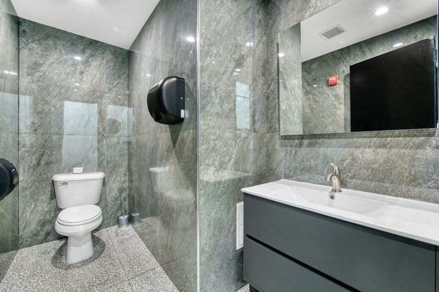 More Photos Of 255 W 36th St, New York Medical For Lease