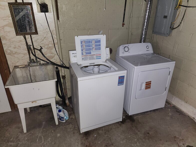 More Photos Of 147 Georgetown Rd, Beaver Falls Apartments For Sale