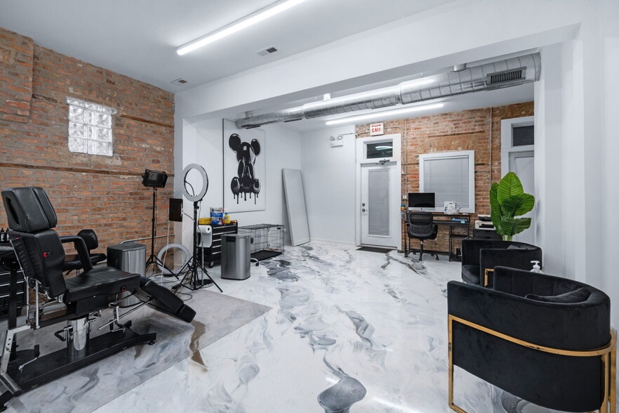 More Photos Of 965 W 18th St, Chicago Apartments For Sale