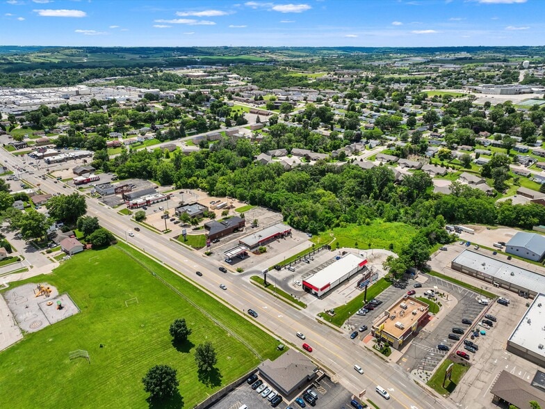 More Photos Of 1805 John F Kennedy Rd, Dubuque Freestanding For Sale