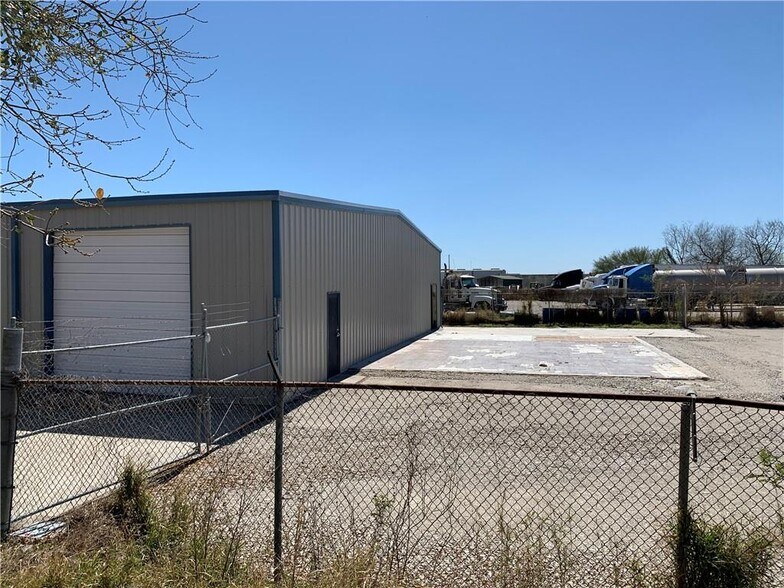More Photos Of 501 Hereford Rd, Corpus Christi Manufacturing For Sale