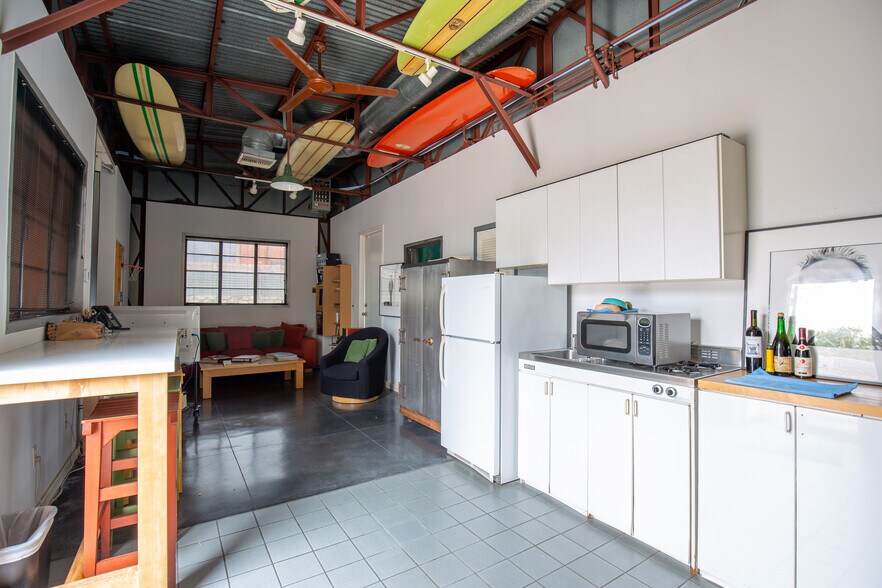 More Photos Of 891 Abbot Kinney Blvd, Venice Loft Creative Space For Sale