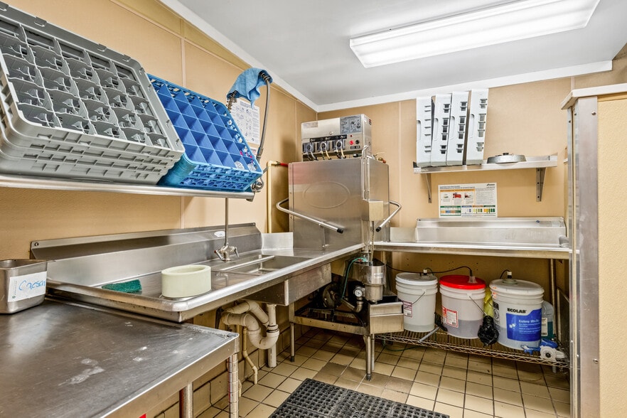 More Photos Of 5626 W Lincoln Hwy, Parkesburg Restaurant For Sale