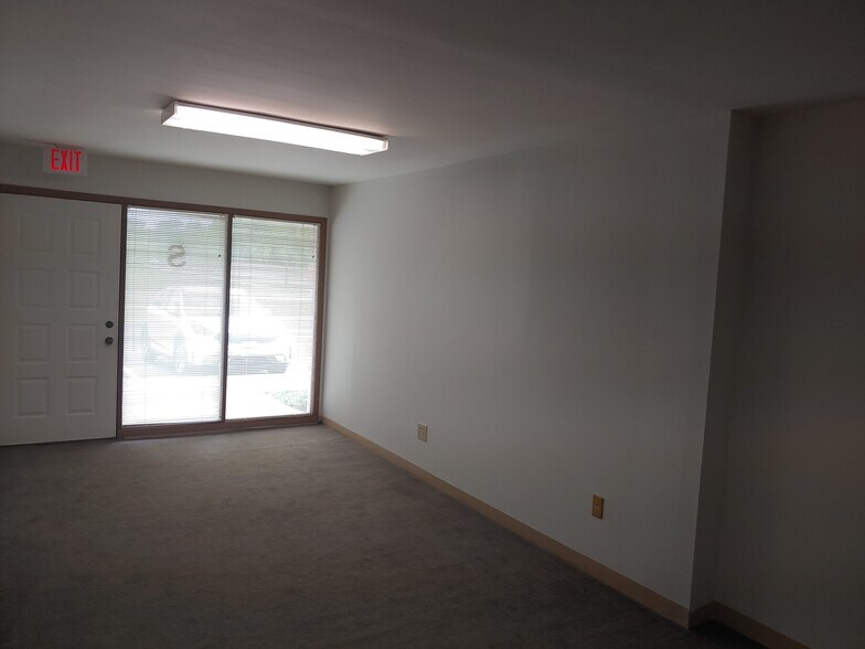 More Photos Of 6631 Commerce Pky, Dublin Light Distribution For Lease