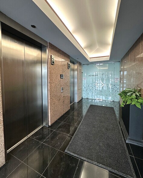 More Photos Of 13801 Riverport Dr, Maryland Heights Office For Lease