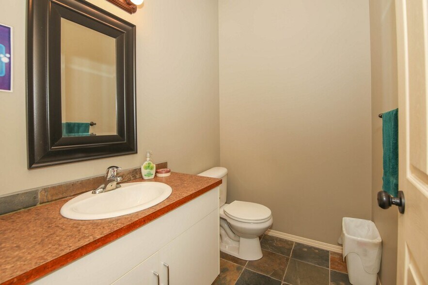 More Photos Of 5209 49A Ave, Bentley Office For Sale