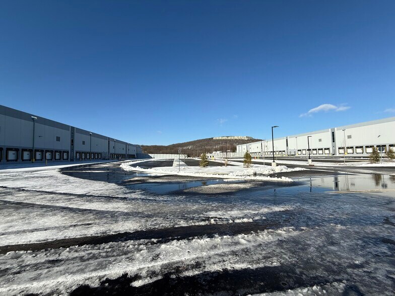 More Photos Of 201 Tabor Rd, Morris Plains Unknown For Lease