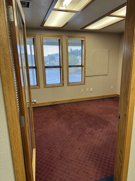 More Photos Of 151 Stewart Rd SW, Sumner Office For Lease