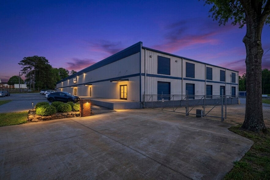 More Photos Of 966 Greensboro Rd, Eatonton Flex For Lease