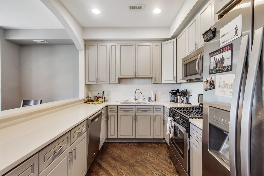 More Photos Of 2636 N Lincoln Ave, Chicago Apartments For Sale