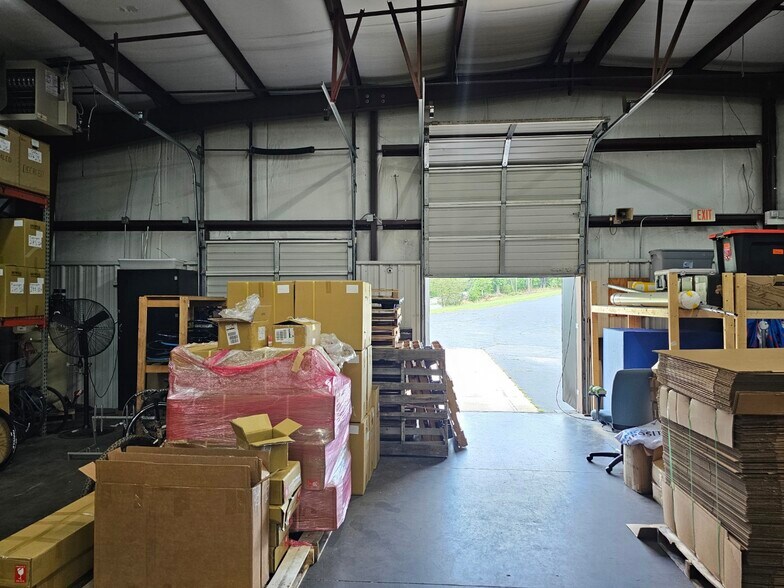 More Photos Of 1105 Old Buncombe Rd, Greenville Flex For Lease