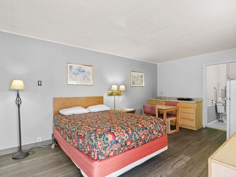 More Photos Of 116 NW 14th St, Abilene Hotel For Sale