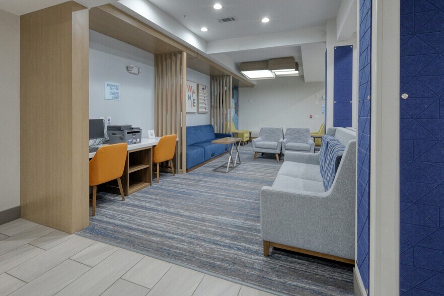 More Photos Of 46300 Interstate 10, Winnie Hotel For Sale