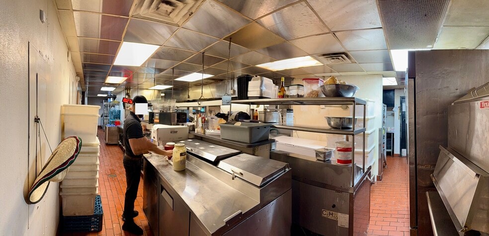 More Photos Of 6365 Peachtree Industrial Blvd, Atlanta Restaurant For Sale