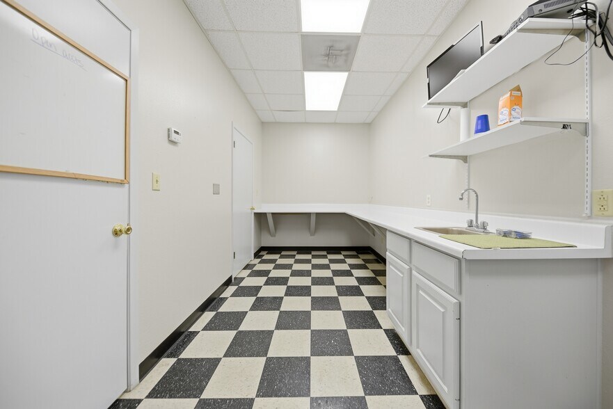 More Photos Of 1140 Finfeather Rd, Bryan Industrial For Sale