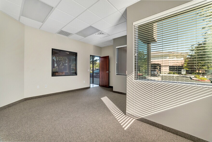 More Photos Of 5564 S Fort Apache Rd, Las Vegas Medical For Lease